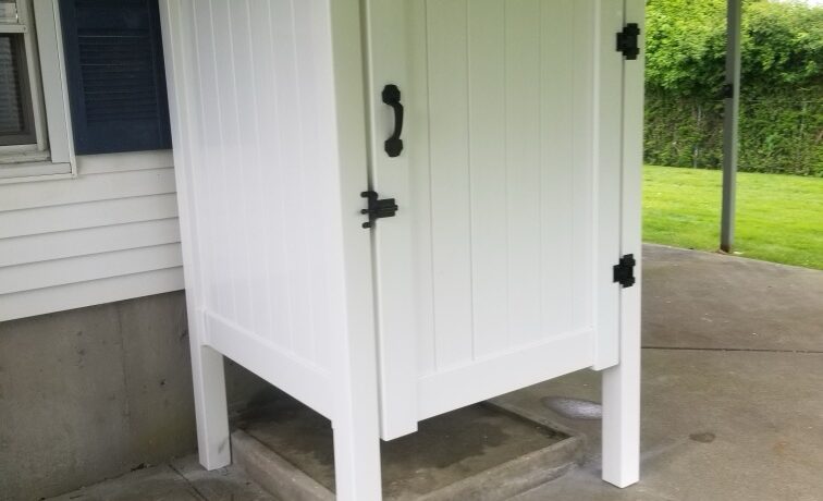 33 Glendale outdoor shower